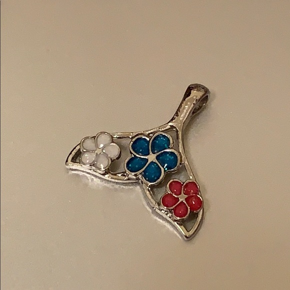 Jewelry - Whale tail with flowers pendant charm cute new